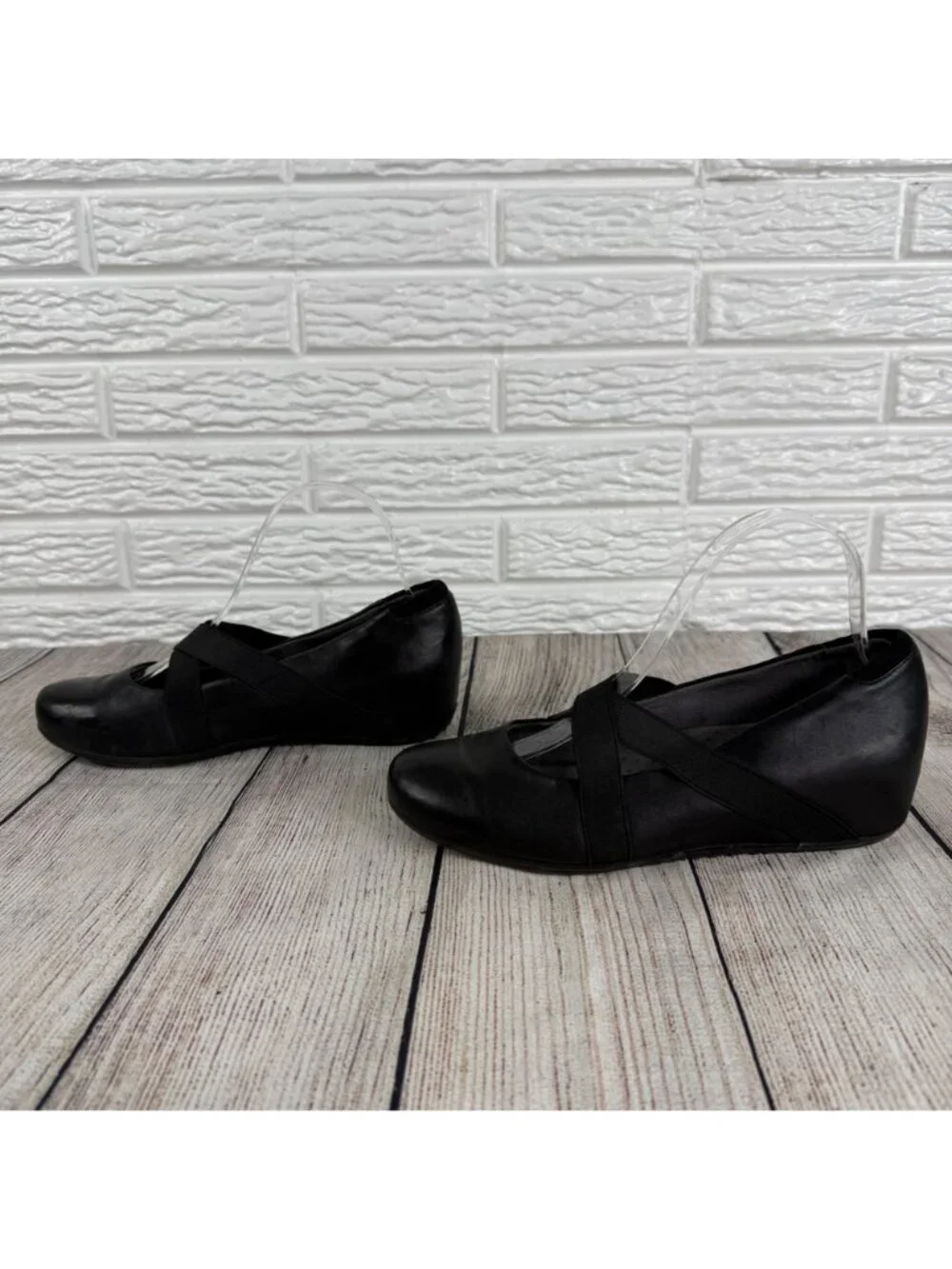 Softwalk Waverly Flats Shoes Hidden Wedge Heel Crisscross Stretch Straps Sz 7.5W